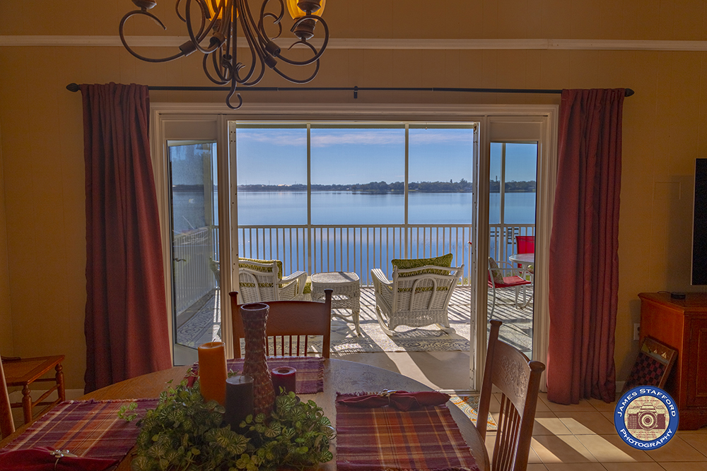 Dining room with Lake view